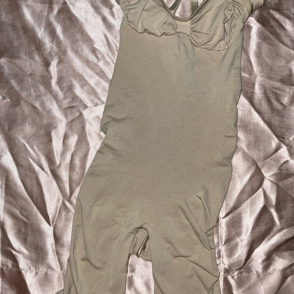 Skims woman’s seamless bodysuit